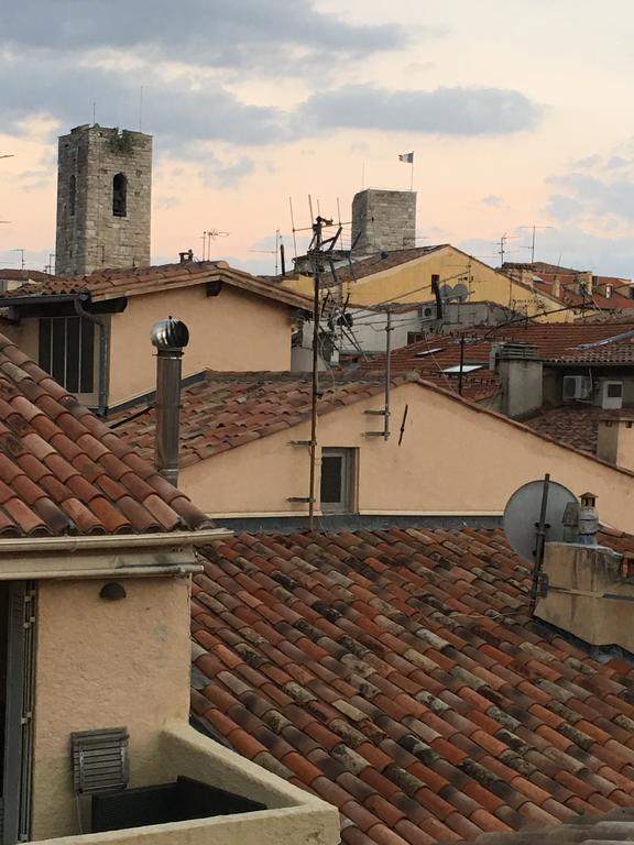 Light Filled Penthouse In Old Antibes. Heart Of The Riviera Apartamento Exterior foto