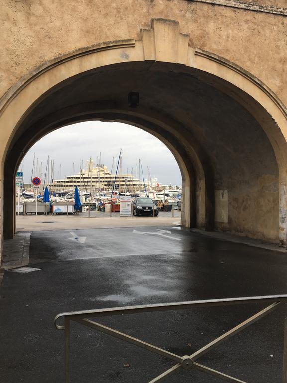 Light Filled Penthouse In Old Antibes. Heart Of The Riviera Apartamento Exterior foto