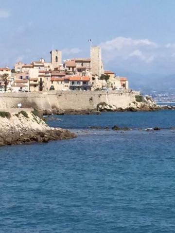 Light Filled Penthouse In Old Antibes. Heart Of The Riviera Apartamento Exterior foto