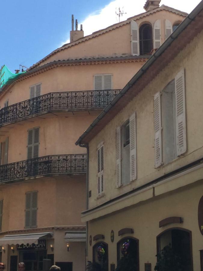 Light Filled Penthouse In Old Antibes. Heart Of The Riviera Apartamento Exterior foto
