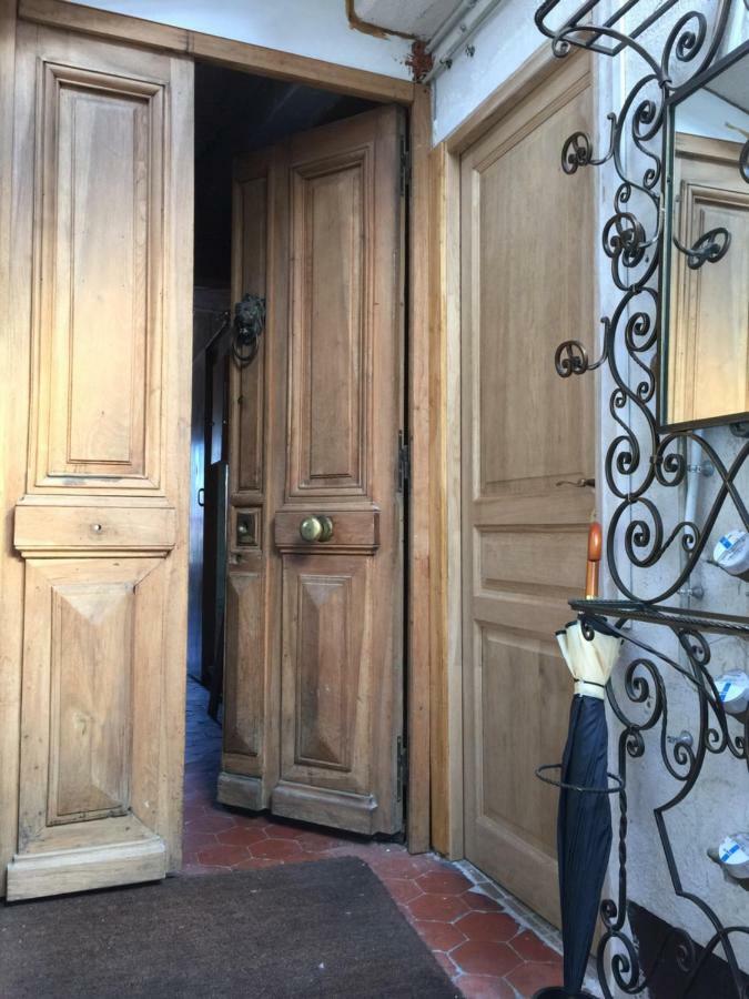 Light Filled Penthouse In Old Antibes. Heart Of The Riviera Apartamento Exterior foto